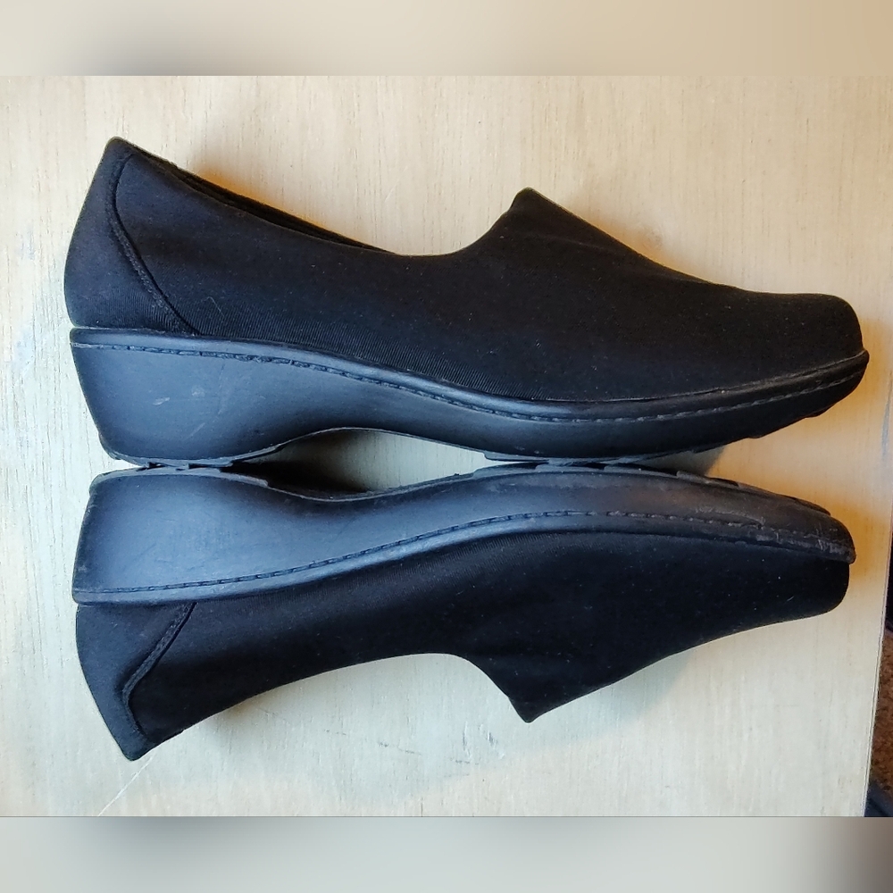 Yuu wedge slip-on shoes. Size 9.5.
